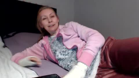 sexysexyhotwetpinkredpussy online show from 10-10-25, 09:03