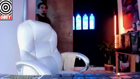 King Bear online show from 12-01-25, 04:06