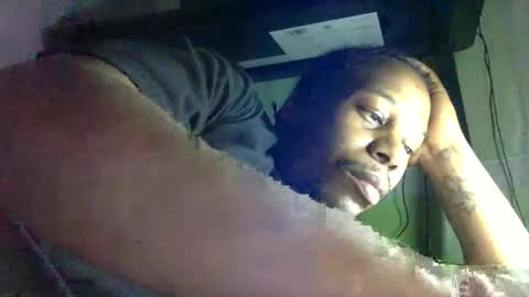 Snapshot of kinglibra420 chatting on 01-23-25, 09:50 loyal fuck online show from 01-23-25, 09:50