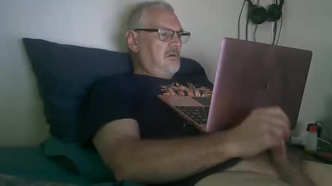 kingtongue10 online show from 09-11-25, 05:13