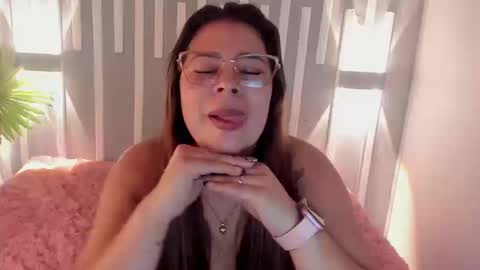 Snapshot of kinky_esmerald chatting on 02-24-26, 03:43 online show from 02-24-26, 03:43