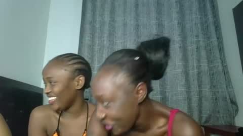 Snapshot of kinky_leila chatting on 06-13-26, 05:22 kinky_leila online show from 06-13-26, 05:22