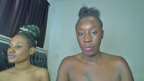 Snapshot of kinky_leila chatting on 06-27-26, 06:51 kinky_leila online show from 06-27-26, 06:51