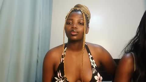 Lola online show from 10-20-25, 07:25