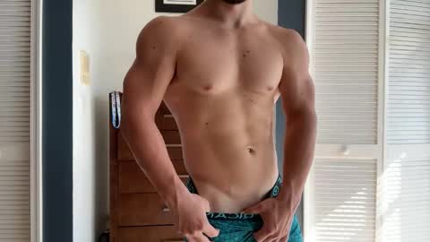 Snapshot of kinkybuffboy chatting on 12-24-24, 04:40 kinkybuffboy online show from 12-24-24, 04:40