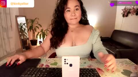 Snapshot of kinkyelise chatting on 01-06-25, 08:57 Jenny online show from 01-06-25, 08:57