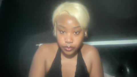 Snapshot of kinkykittee chatting on 02-10-25, 01:01 Bunniii online show from 02-10-25, 01:01