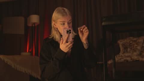 Snapshot of kinkylina_ chatting on 12-12-24, 12:01 kinkylina_ online show from 12-12-24, 12:01