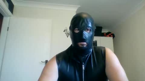 Snapshot of kinkyslave042 chatting on 10-31-25, 08:04 LatexKink online show from 10-31-25, 08:04