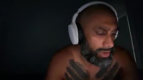 Snapshot of kinkyswitch1010 chatting on 03-16-26, 01:33 kinky black guy just letting it slide online show from 03-16-26, 01:33