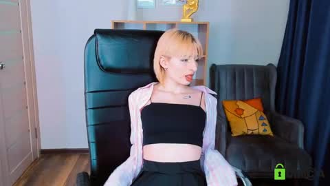 Snapshot of kira__cutie chatting on 04-28-26, 08:03 Kira online show from 04-28-26, 08:03