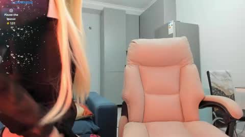 Kira online show from 04-18-26, 02:43