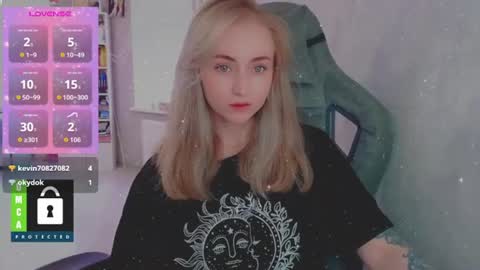 Snapshot of kira_love_sleep chatting on 07-14-26, 03:40 you know thumb up me please its important online show from 07-14-26, 03:40