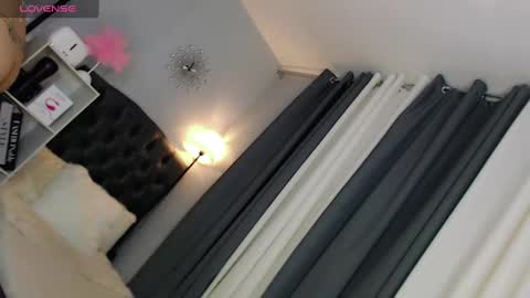 Snapshot of kira_willer chatting on 02-09-25, 06:01 KIRA online show from 02-09-25, 06:01