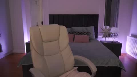 Kira online show from 03-18-26, 09:51