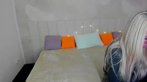 Snapshot of kiramagnolia chatting on 03-06-25, 02:30 Kira online show from 03-06-25, 02:30