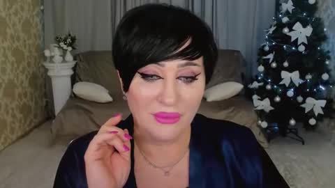 Kira online show from 12-18-25, 11:49