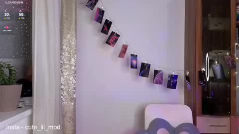 Kira cute online show from 12-16-25, 08:47