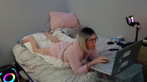 Onya online show from 12-29-24, 08:22