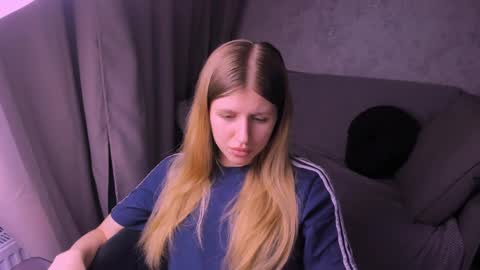 Kira online show from 03-09-25, 06:54