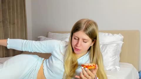 Kira online show from 12-21-25, 08:38