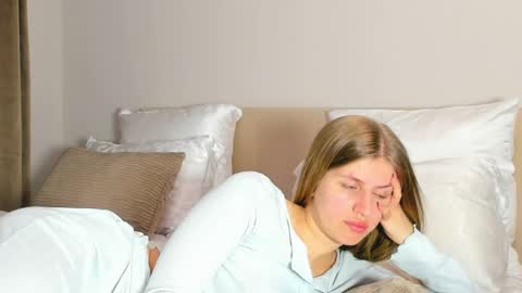 Kira online show from 04-13-26, 08:03