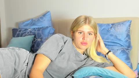 Snapshot of kirraa_ chatting on 06-10-26, 10:08 Kira online show from 06-10-26, 10:08