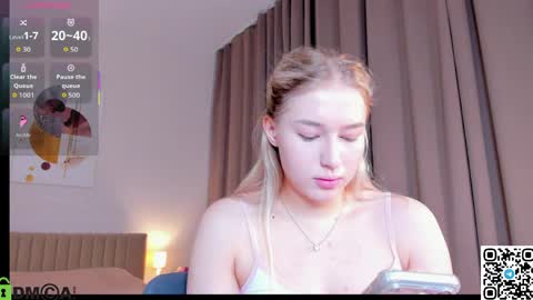 Snapshot of kiss_kr1ss chatting on 04-19-26, 02:55 Chloe online show from 04-19-26, 02:55