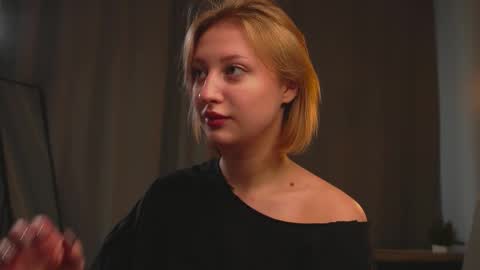 Snapshot of kiss_me_mila chatting on 11-14-25, 04:33 kiss_me_mila online show from 11-14-25, 04:33