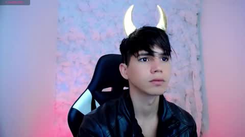 Snapshot of kiss_whitee chatting on 10-19-25, 04:29 kiss_whitee online show from 10-19-25, 04:29