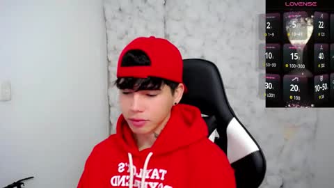 Snapshot of kiss_whitee chatting on 12-14-25, 07:18 kiss_whitee online show from 12-14-25, 07:18