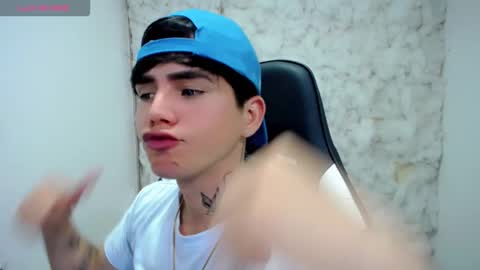 Snapshot of kiss_whitee chatting on 12-21-25, 11:34 kiss_whitee online show from 12-21-25, 11:34