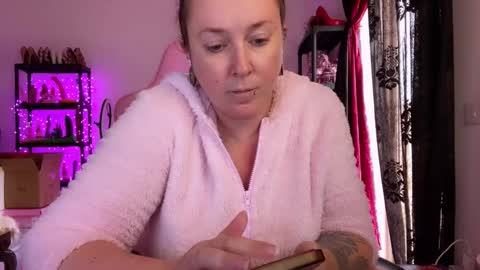 kissica online show from 11-17-25, 01:39