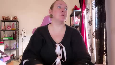 kissica online show from 12-18-25, 09:04