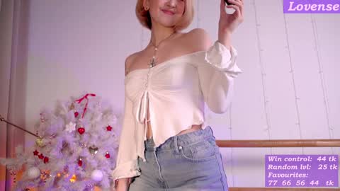 Snapshot of kisskiss_muah chatting on 01-24-25, 02:51 Kate  online show from 01-24-25, 02:51