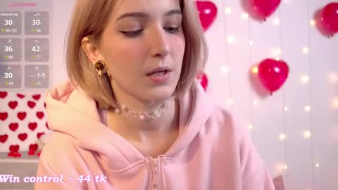 Snapshot of kisskiss_muah chatting on 02-18-25, 02:16 Kate  online show from 02-18-25, 02:16