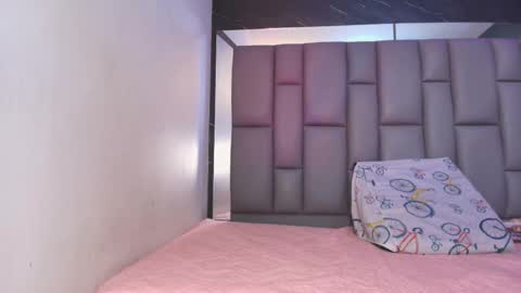 Snapshot of kissme_luna chatting on 11-18-25, 07:18 BELLA FLAME online show from 11-18-25, 07:18