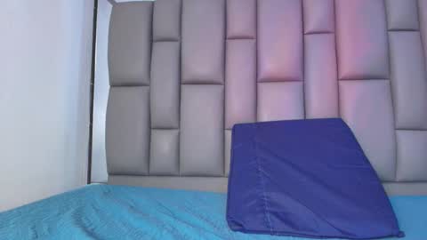 Snapshot of kissme_luna chatting on 11-19-25, 07:03 BELLA FLAME online show from 11-19-25, 07:03