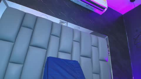 Snapshot of kissme_luna chatting on 11-20-25, 07:57 BELLA FLAME online show from 11-20-25, 07:57