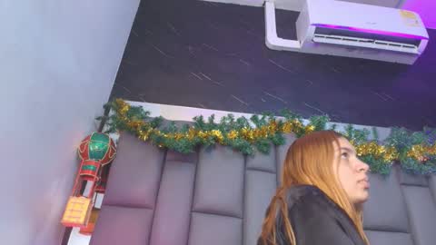 Snapshot of kissme_luna chatting on 12-02-25, 07:09 BELLA FLAME online show from 12-02-25, 07:09