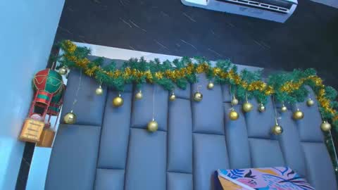 Snapshot of kissme_luna chatting on 12-16-25, 07:08 BELLA FLAME online show from 12-16-25, 07:08