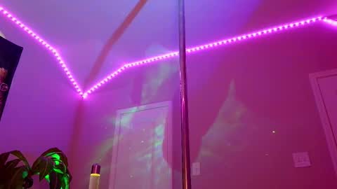 Snapshot of kissmerosy chatting on 11-05-25, 11:27 Rose online show from 11-05-25, 11:27