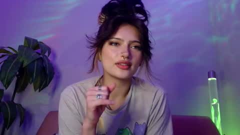 Snapshot of kissmerosy chatting on 11-13-25, 11:25 Rose online show from 11-13-25, 11:25