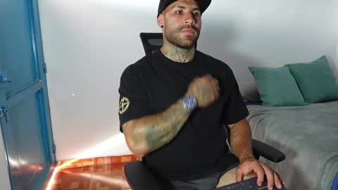 Snapshot of kite__ chatting on 01-29-25, 09:50 kite__ online show from 01-29-25, 09:50