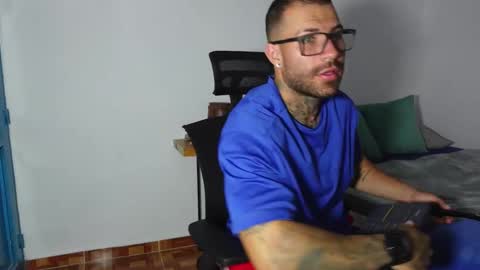 Snapshot of kite__ chatting on 01-30-25, 11:24 kite__ online show from 01-30-25, 11:24