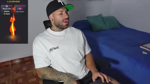 Snapshot of kite__ chatting on 09-20-25, 03:46 kite__ online show from 09-20-25, 03:46