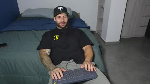 Snapshot of kite__ chatting on 09-25-25, 03:32 kite__ online show from 09-25-25, 03:32