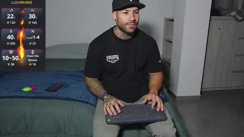 Snapshot of kite__ chatting on 09-27-25, 11:32 kite__ online show from 09-27-25, 11:32