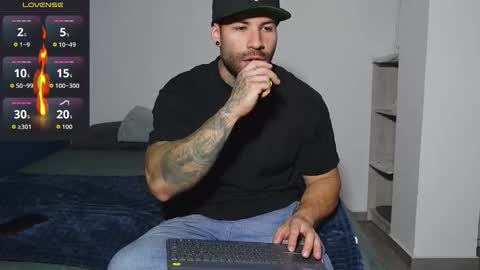 Snapshot of kite__ chatting on 10-13-25, 04:01 kite__ online show from 10-13-25, 04:01