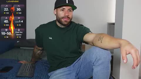 Snapshot of kite__ chatting on 10-20-25, 05:35 kite__ online show from 10-20-25, 05:35